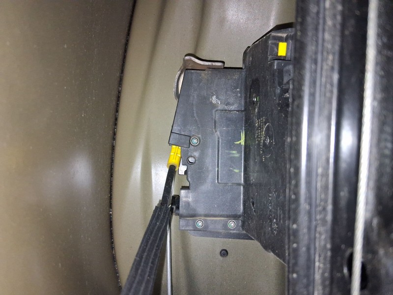 Recambio de cerradura puerta delantera izquierda para opel astra k (b16) 1.4 turbo (68) referencia OEM IAM 13533588  