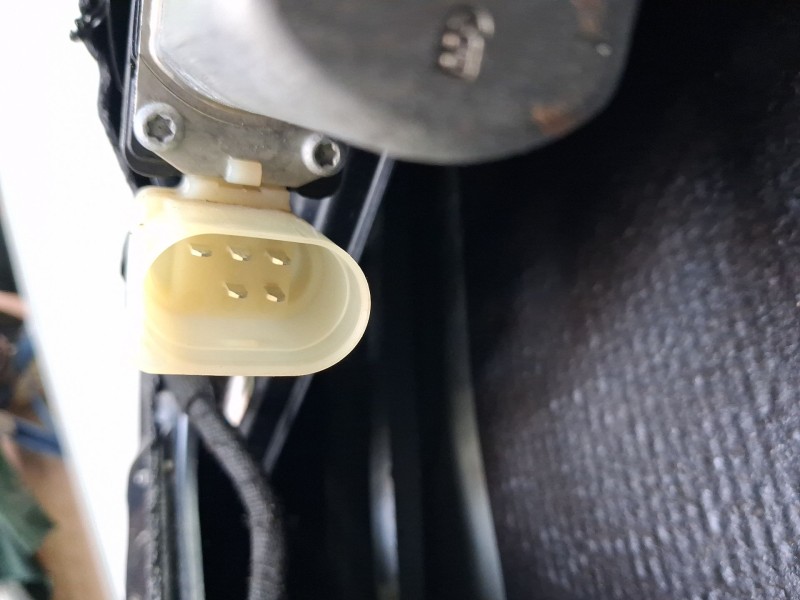 Recambio de elevalunas trasero derecho para bmw 1 (f20) 118 d referencia OEM IAM 51357281884 5 PINS ELECTRICO