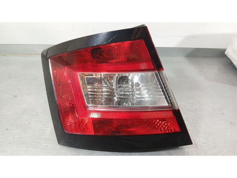 Recambio de piloto trasero izquierdo para skoda fabia iii (nj3) 1.4 tdi referencia OEM IAM 6V6945111  