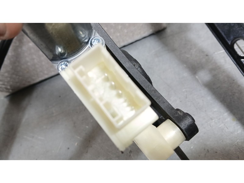 Recambio de elevalunas delantero izquierdo para skoda fabia iii (nj3) 1.4 tdi referencia OEM IAM 6V0837461C 6V0837039 