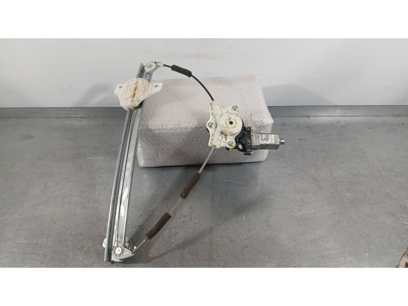 Recambio de elevalunas delantero derecho para hyundai i20 ii (gb, ib) 1.2 referencia OEM IAM 82402C7010 2 PINS 
