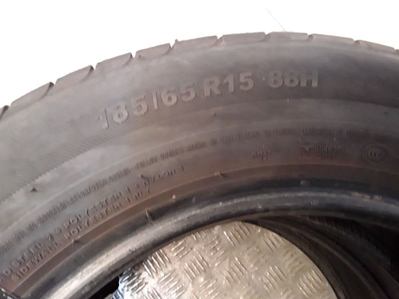 Recambio de neumatico pareja para neumaticos reutilizados - referencia OEM IAM 185651588H KUMHO 185/65/15/88H