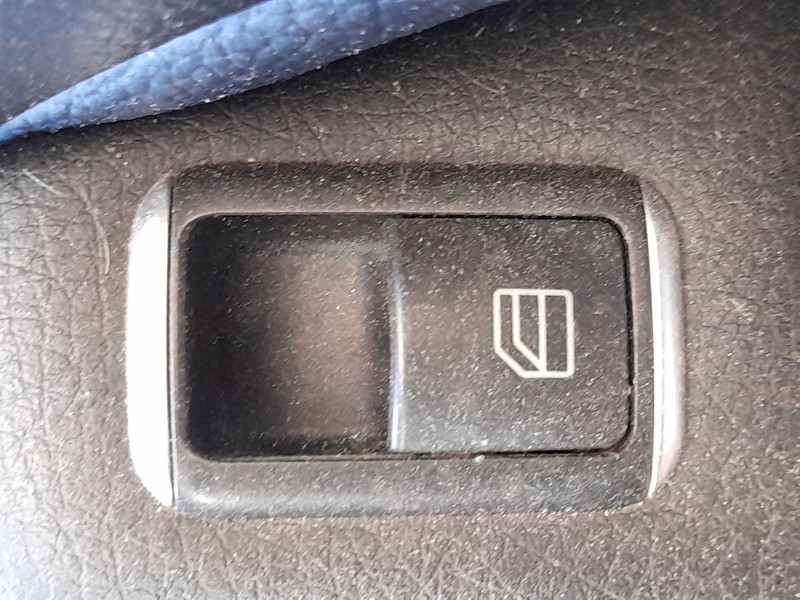 Recambio de mando elevalunas trasero derecho para mercedes-benz cla coupé (c117) cla 220 cdi / d (117.303) referencia OEM IAM A2