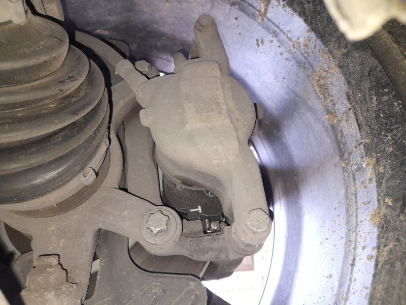 Recambio de pinza freno delantera izquierda para mercedes-benz cla coupé (c117) cla 220 cdi / d (117.303) referencia OEM IAM A00