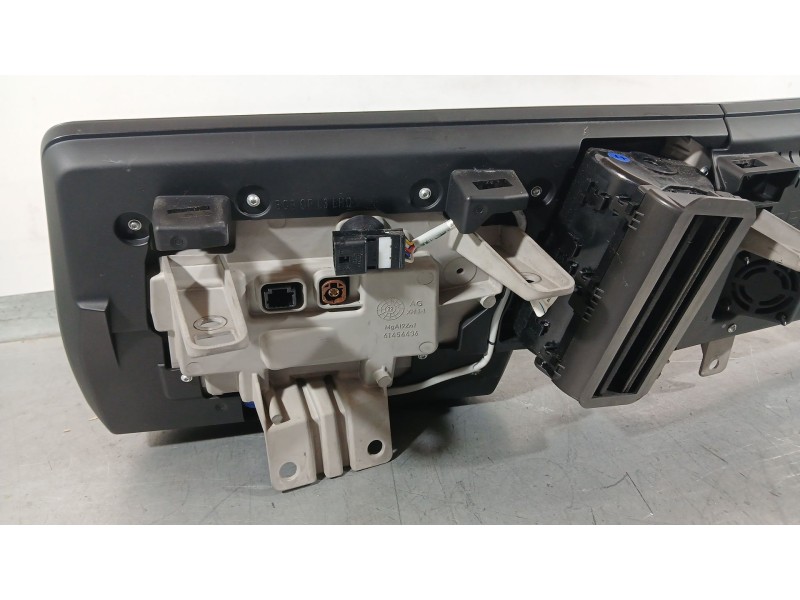Recambio de cuadro instrumentos para renault megane e-tech suv ev60 referencia OEM IAM 680504426R  