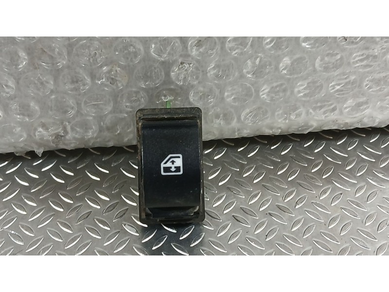 Recambio de mando elevalunas delantero derecho para peugeot boxer autobús 2.0 bluehdi 130 referencia OEM IAM 1608705780  