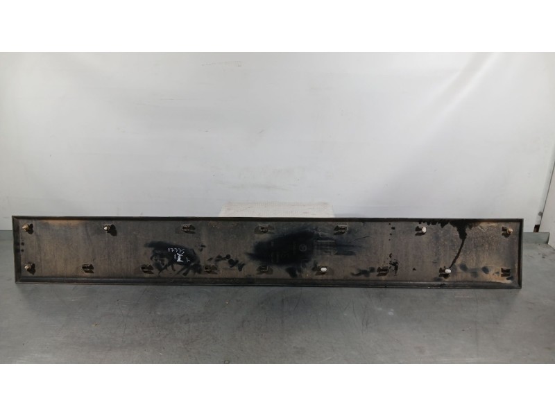 Recambio de moldura para peugeot boxer autobús 2.0 bluehdi 130 referencia OEM IAM   