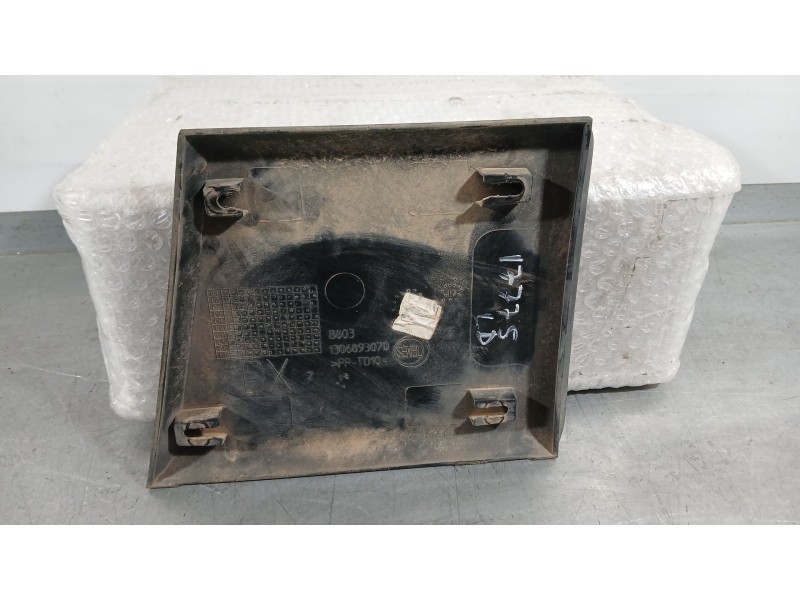 Recambio de moldura para peugeot boxer autobús 2.0 bluehdi 130 referencia OEM IAM   