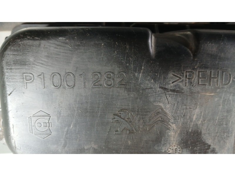 Recambio de deposito adblue para peugeot boxer autobús 2.0 bluehdi 130 referencia OEM IAM 9818716680  