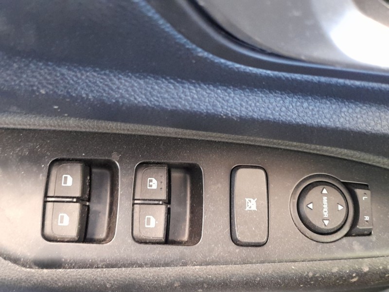 Recambio de mando elevalunas delantero izquierdo para kia stonic (yb) 1.0 t-gdi eco-dynamics+ referencia OEM IAM 93571H8200  