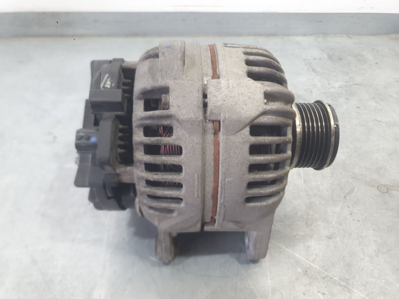 Recambio de alternador para renault kangoo / grand kangoo ii (kw0/1_) 1.5 dci 70 (kw0v, kw0a) referencia OEM IAM 7711368381 8200