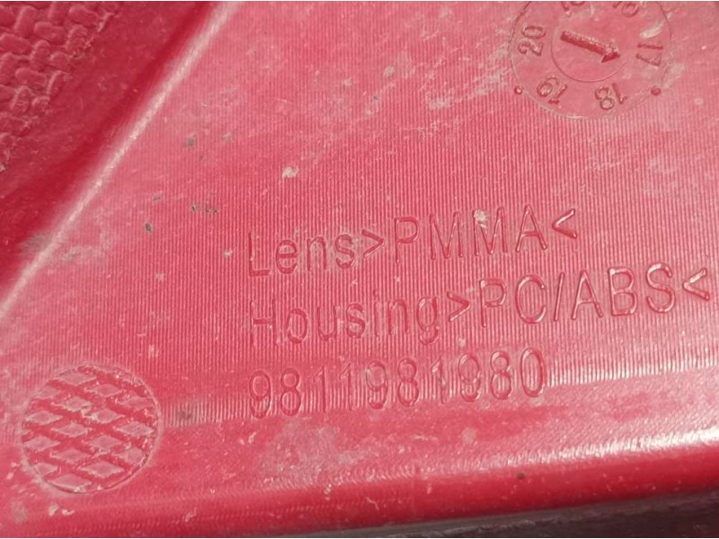 Recambio de piloto trasero derecho paragolpes para peugeot 5008 gt line referencia OEM IAM 9811981980  