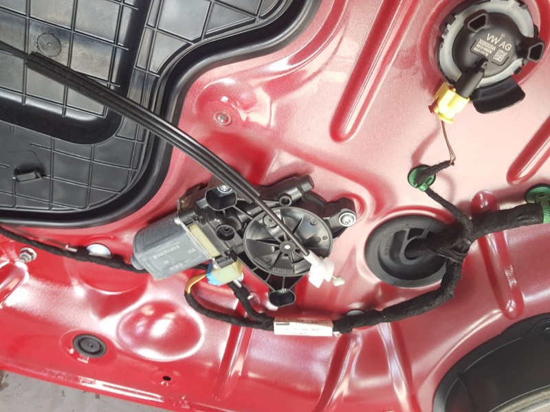 Recambio de elevalunas delantero izquierdo para seat leon st (5f8) 1.2 tsi referencia OEM IAM 5F4837461D  