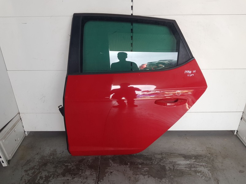 Recambio de puerta trasera izquierda para seat leon st (5f8) 1.2 tsi referencia OEM IAM 5F9833055  TOCADA