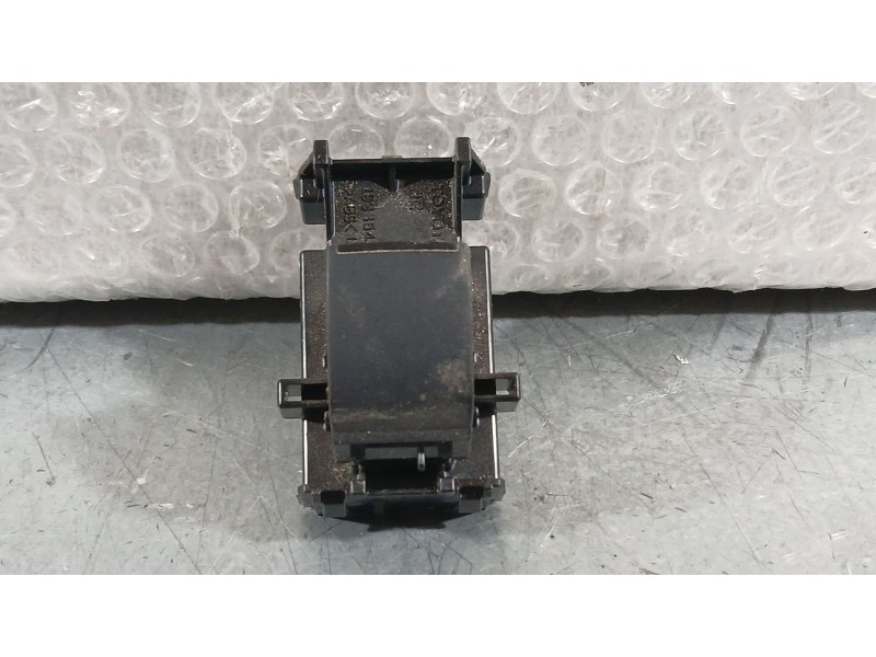 Recambio de mando elevalunas trasero izquierdo para toyota yaris (_p21_, _pa1_, _ph1_) 1.5 hybrid (mxph11) referencia OEM IAM 84