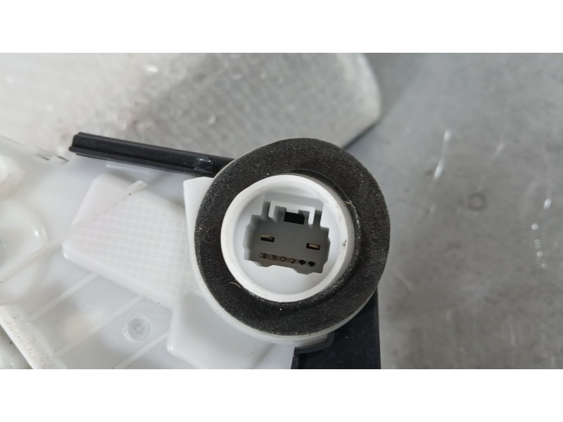 Recambio de cerradura puerta delantera derecha para toyota yaris (_p21_, _pa1_, _ph1_) 1.5 hybrid (mxph11) referencia OEM IAM 69