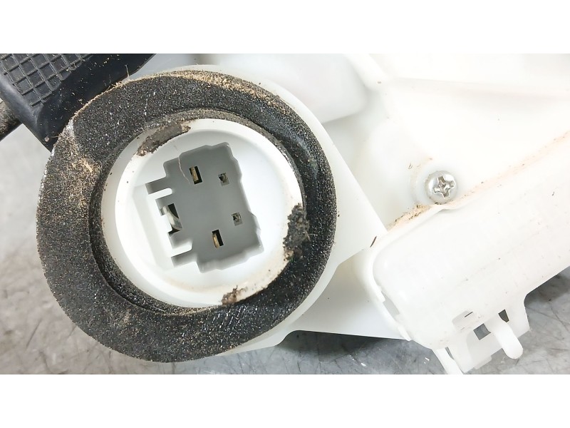 Recambio de cerradura puerta trasera derecha para toyota yaris (_p21_, _pa1_, _ph1_) 1.5 hybrid (mxph11) referencia OEM IAM 6905
