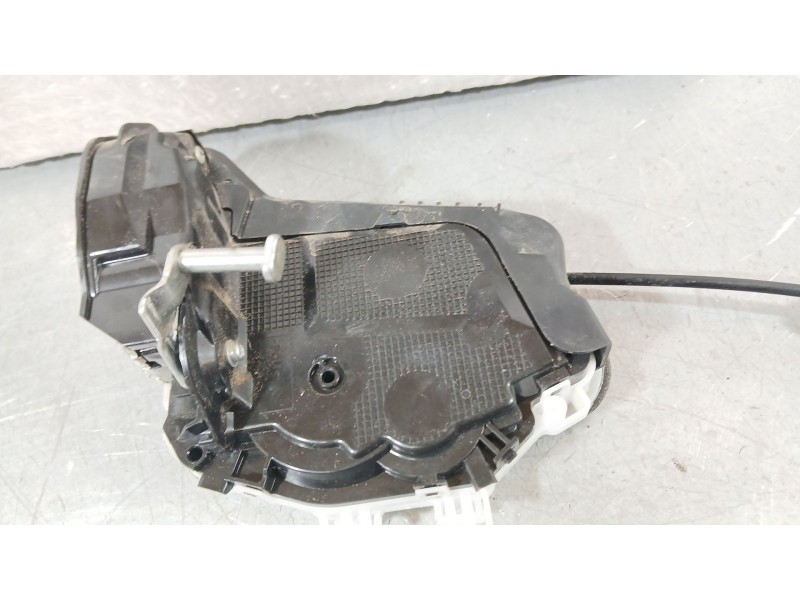 Recambio de cerradura puerta trasera derecha para toyota yaris (_p21_, _pa1_, _ph1_) 1.5 hybrid (mxph11) referencia OEM IAM 6905