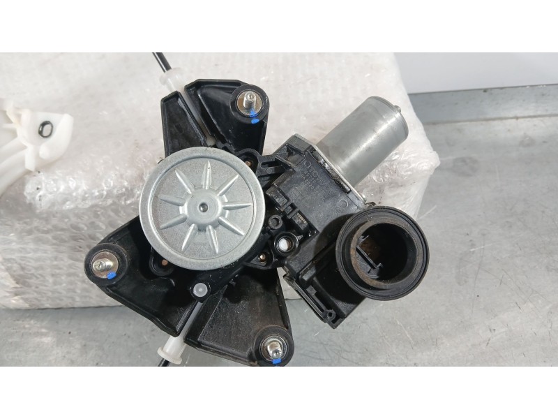 Recambio de elevalunas delantero izquierdo para toyota yaris (_p21_, _pa1_, _ph1_) 1.5 hybrid (mxph11) referencia OEM IAM 69820K