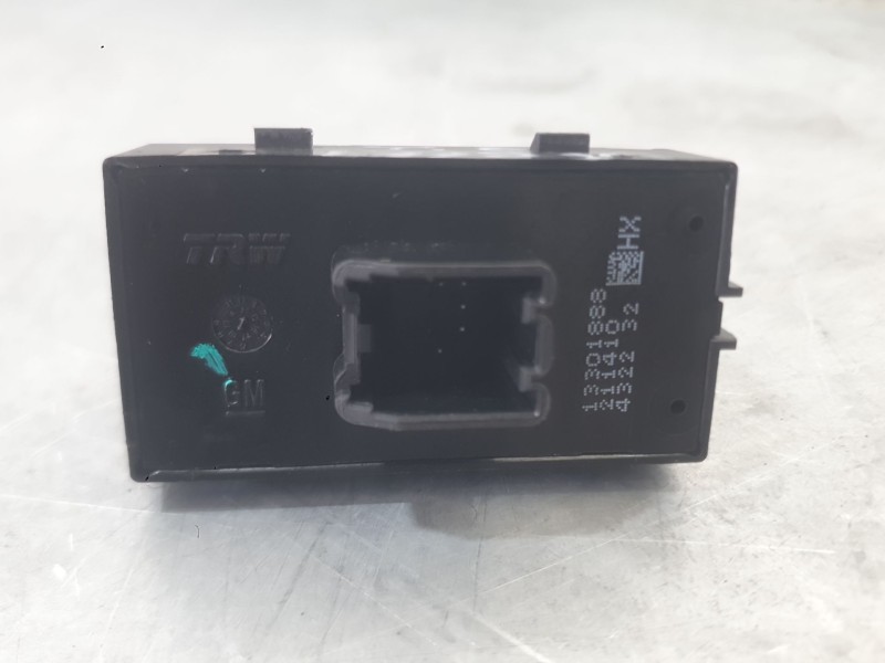 Recambio de mando elevalunas trasero derecho para opel mokka / mokka x (j13) 1.6 cdti (_76) referencia OEM IAM 13301888  