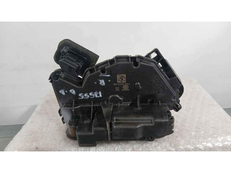 Recambio de cerradura puerta delantera derecha para skoda octavia iii (5e3, nl3, nr3) 1.5 tsi referencia OEM IAM 5TB837016E  