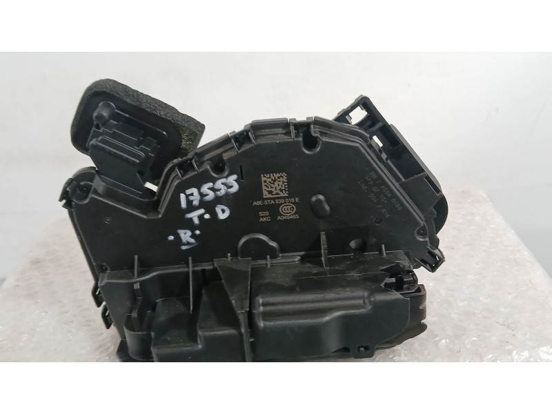 Recambio de cerradura puerta trasera derecha para skoda octavia iii (5e3, nl3, nr3) 1.5 tsi referencia OEM IAM 5TA839016Q  