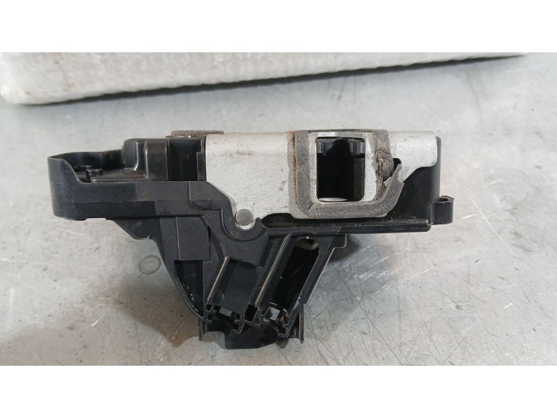 Recambio de cerradura puerta trasera derecha para ford fiesta vii (hj, hf) 1.0 ecoboost referencia OEM IAM 2338039  