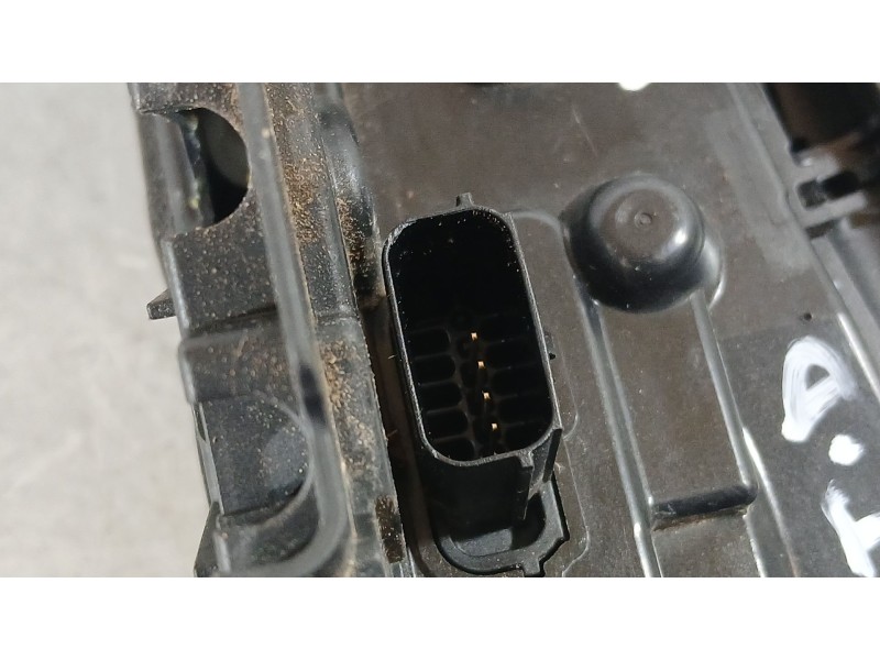 Recambio de cerradura puerta trasera derecha para ford fiesta vii (hj, hf) 1.0 ecoboost referencia OEM IAM 2338039  