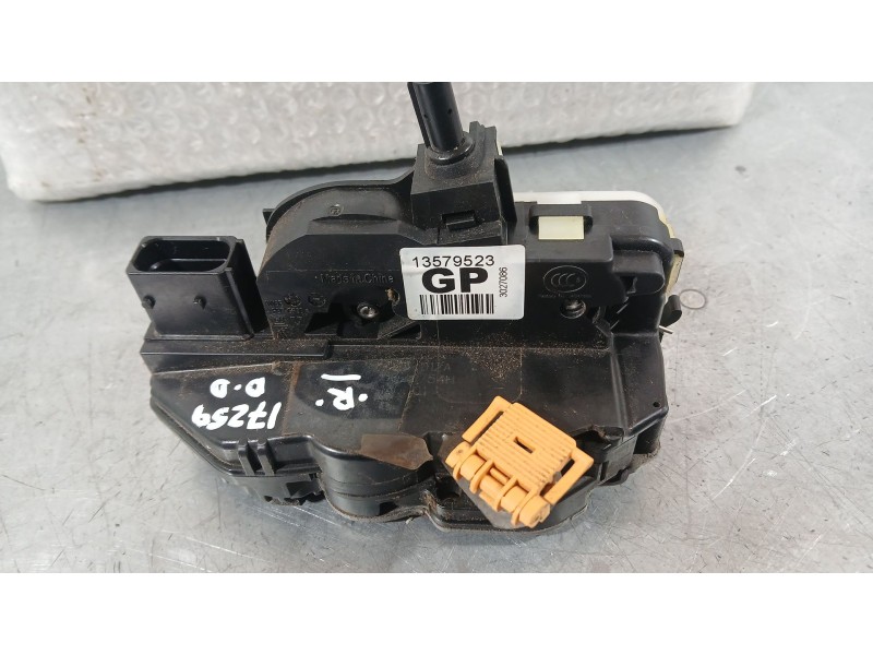 Recambio de cerradura puerta delantera derecha para chevrolet cruze hatchback (j305) 2.0 cdi referencia OEM IAM 13579515  
