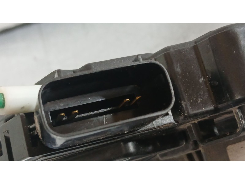Recambio de cerradura puerta delantera derecha para hyundai i30 (gd) 1.4 referencia OEM IAM 81320A6000  