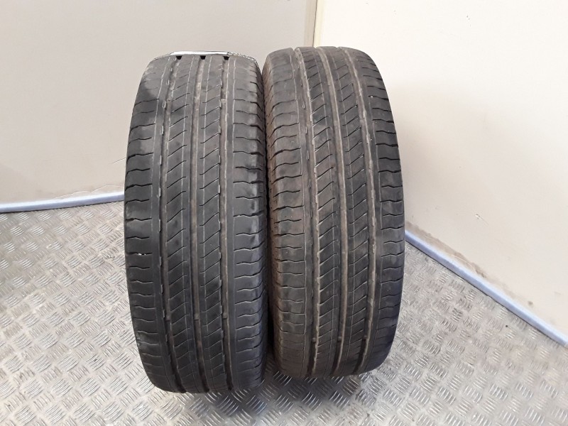 Recambio de neumatico pareja para neumaticos reutilizados - referencia OEM IAM 2157015C109-107S CONTINENTAL 215/70/15C/109-107S
