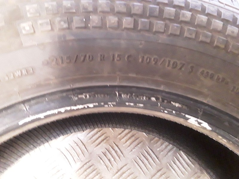 Recambio de neumatico pareja para neumaticos reutilizados - referencia OEM IAM 2156015C109-107S CONTINENTAL 215/60/15C/109-107S