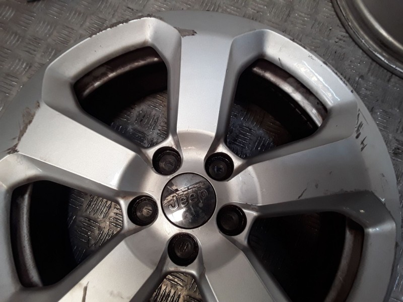 Recambio de juego llantas aluminio para jeep compass (mp, m6, mv, m7) 1.4 multiair referencia OEM IAM 7X17 5 TORN ET40 ALUMINIO 