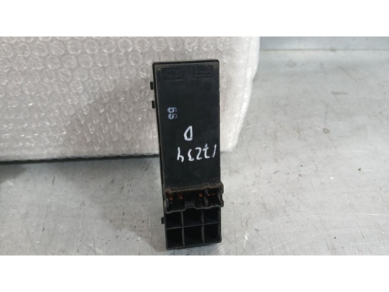 Recambio de mando elevalunas delantero izquierdo para nissan micra v (k14) 1.0 referencia OEM IAM 254015FA0A C/MANDO RETROVISOR 