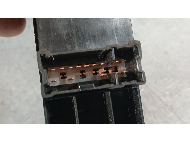 Recambio de mando elevalunas delantero izquierdo para nissan micra v (k14) 1.0 referencia OEM IAM 254015FA0A C/MANDO RETROVISOR 