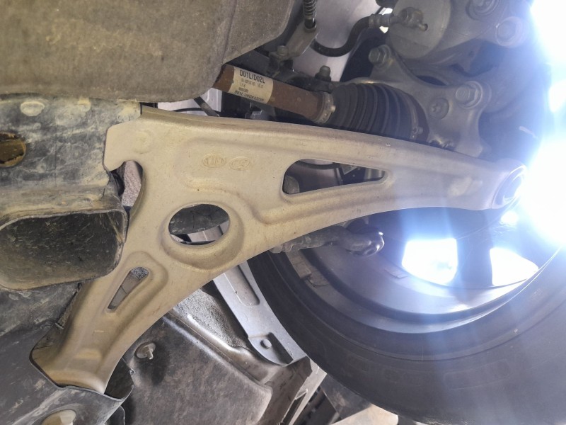 Recambio de brazo suspension inferior delantero izquierdo para kia niro i (de) 1.6 gdi hybrid referencia OEM IAM 54500G2100  