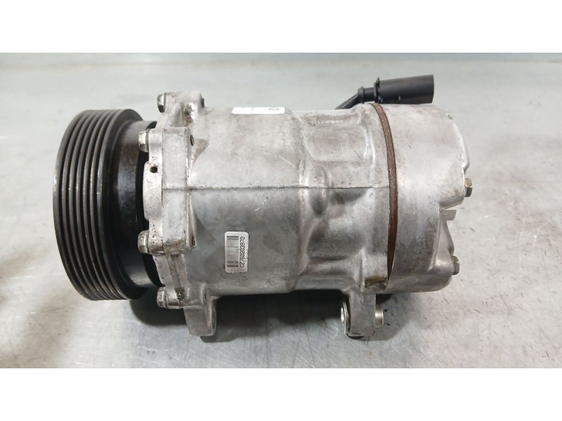 Recambio de compresor aire acondicionado para volkswagen golf iv (1j1) 1.9 tdi referencia OEM IAM 1J0820805  