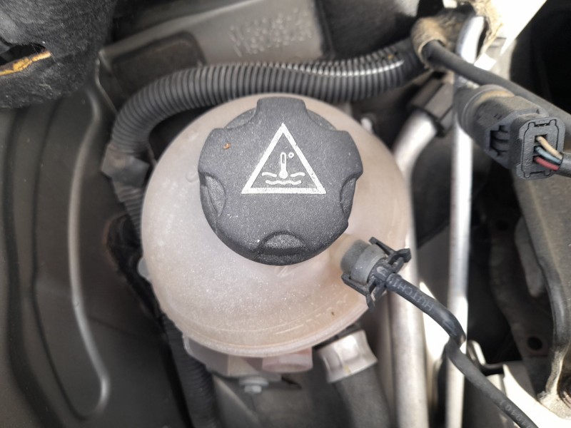 Recambio de deposito expansion para peugeot 5008 (0u_, 0e_) 1.6 hdi referencia OEM IAM 1323X6  