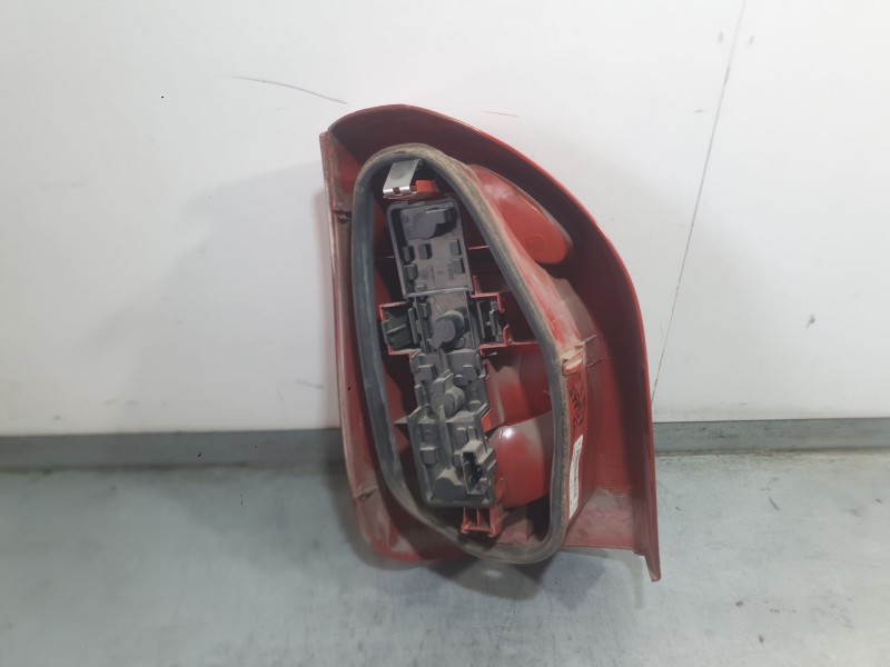 Recambio de piloto trasero derecho para citroën xsara picasso (n68) 2.0 hdi referencia OEM IAM 6351N0  