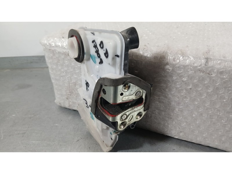 Recambio de cerradura puerta delantera derecha para toyota aygo (_b4_) 1.0 vvti (kgb40) referencia OEM IAM 6903002521  
