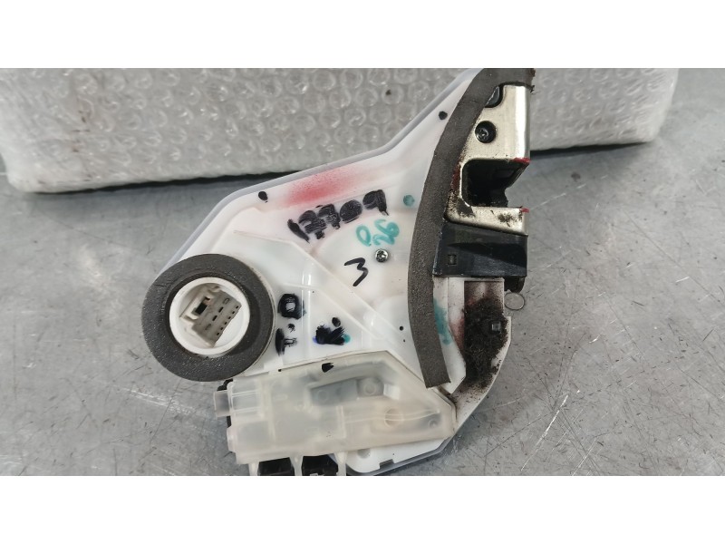Recambio de cerradura puerta trasera derecha para toyota aygo (_b4_) 1.0 vvti (kgb40) referencia OEM IAM 6905002391  