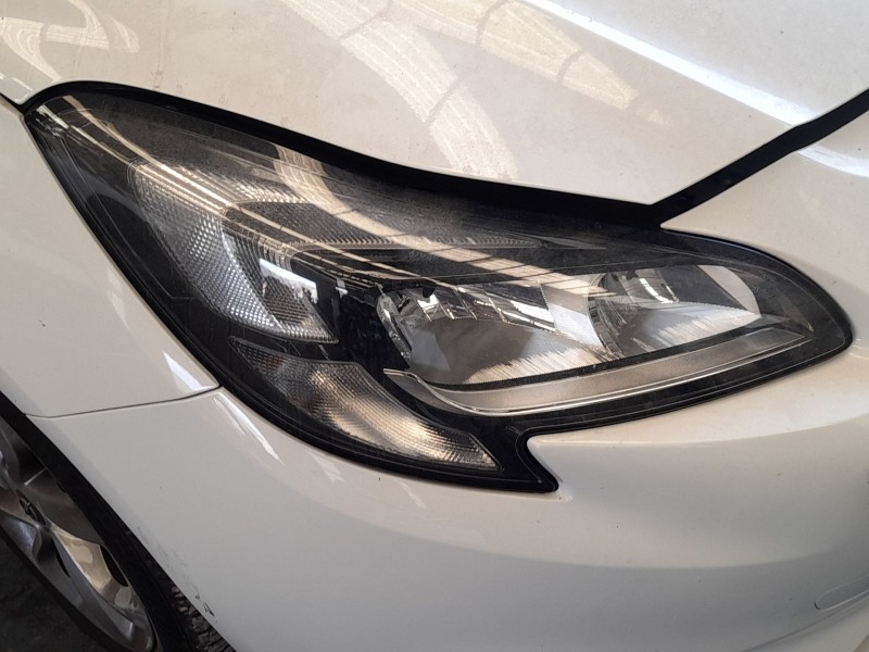 Recambio de faro derecho para opel corsa e (x15) 1.4 (08, 68) referencia OEM IAM 39108227  