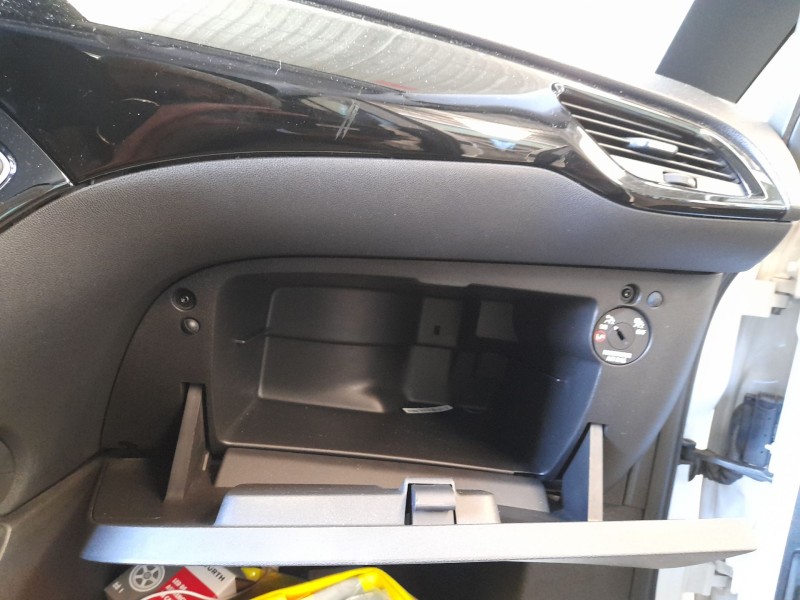 Recambio de guantera para opel corsa e (x15) 1.4 (08, 68) referencia OEM IAM 39206070  