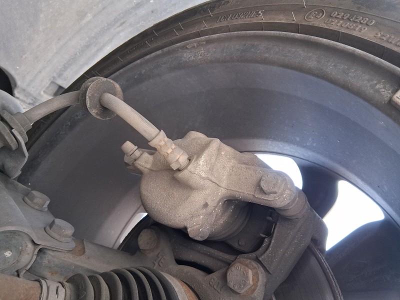 Recambio de pinza freno delantera izquierda para renault clio iv (bh_) 0.9 tce 90 referencia OEM IAM 7701208332  