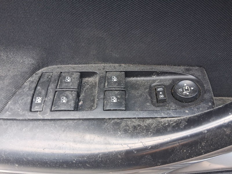 Recambio de mando elevalunas delantero izquierdo para opel astra k (b16) 1.2 turbo (68) referencia OEM IAM 13408458 C/MANDO RETR