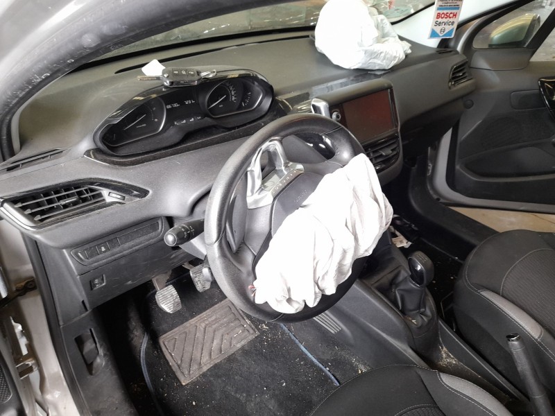peugeot 208 i (ca_, cc_) del año 2015