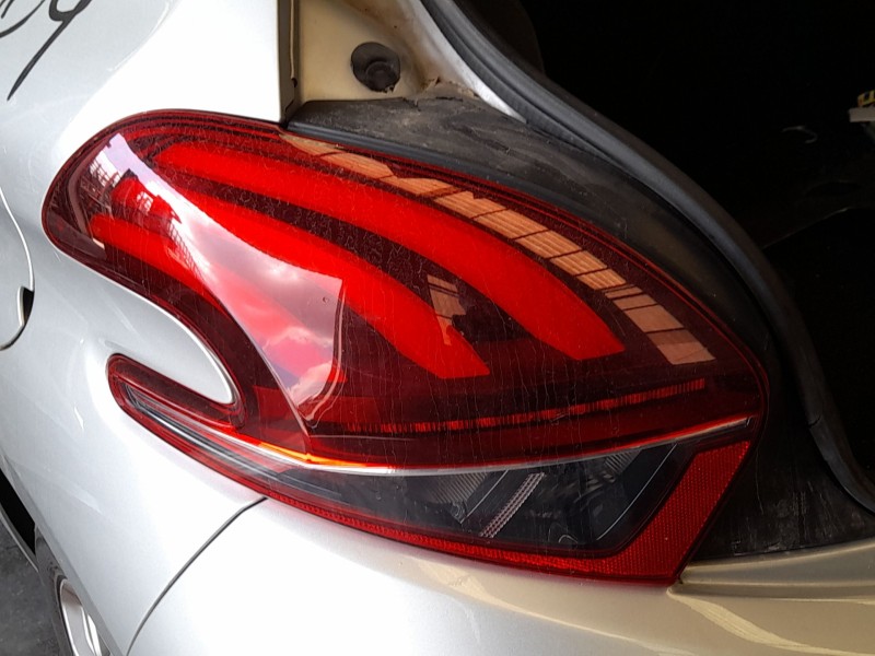 Recambio de piloto trasero izquierdo para peugeot 208 i (ca_, cc_) 1.6 bluehdi 100 referencia OEM IAM 9825601280  