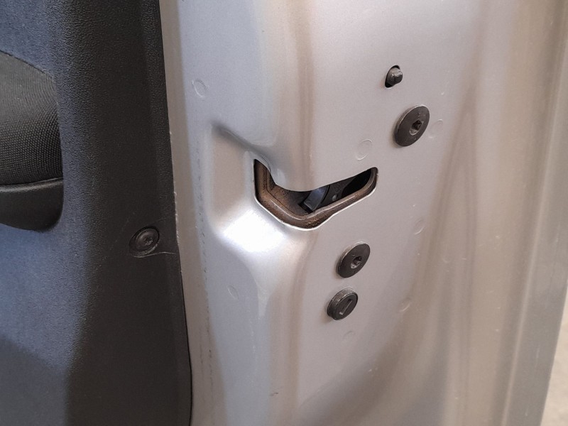 Recambio de cerradura puerta delantera derecha para peugeot 208 i (ca_, cc_) 1.6 bluehdi 100 referencia OEM IAM 9812500780  