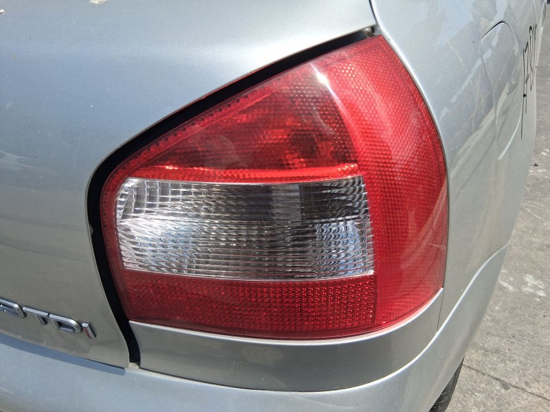 Recambio de piloto trasero derecho para audi a3 (8l1) 1.9 tdi referencia OEM IAM 8L0945096A  