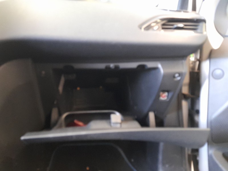 Recambio de guantera para peugeot 208 i (ca_, cc_) 1.6 bluehdi 100 referencia OEM IAM 96728471ZD  